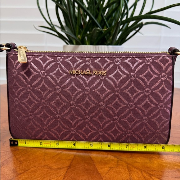 - Michael Kors crossbody - Picture 3 of 10